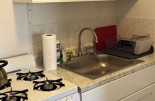 Carroll Gardens Apartment | Cute cozy artsy apt