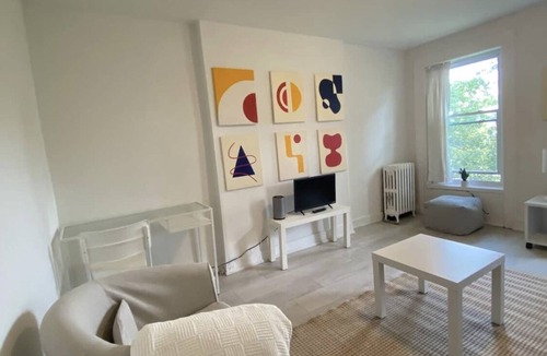 Carroll Gardens Apartment | Cute cozy artsy apt