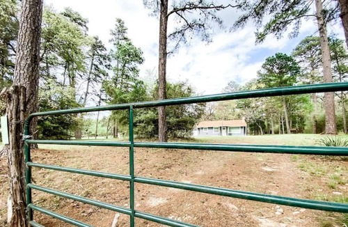 Crockett Cottage | Cute & Cozy Cabin w/ hot tub, huge firepit, foosball and quiet seclusion!