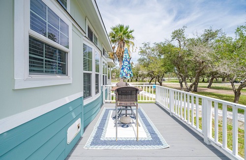 Aransas Pass Cottage | Cute & Cozy Coastal Cottage/The Blue Marlin! - 1BR/1BA