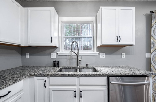 Durham House | Cute, Cozy, Comfy pet friendly 4 Bedroom with Fenced yard!n