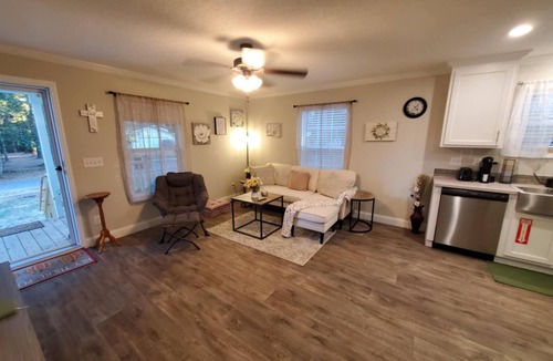 Crestview House | Cute, Cozy Crestview Cottage!