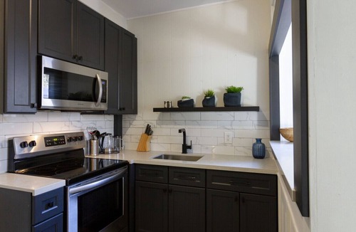 Wellington Apartment | Cute & Cozy, Downtown Wellington