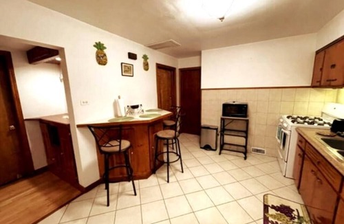 Budlong Woods Apartment | Cute, Cozy, Elegant Budlong Woods