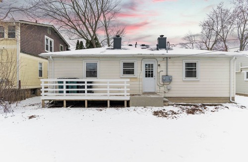 Ferndale Apartment | Cute & Cozy Ferndale Duplex