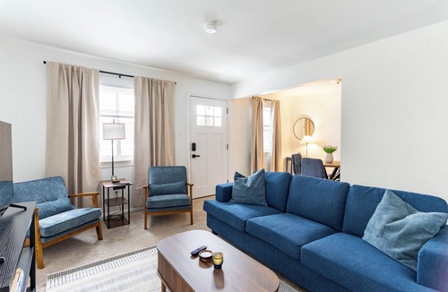 Ferndale Apartment | Cute & Cozy Ferndale Duplex