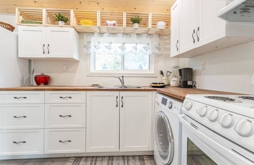 Clearview Township House | Cute Cozy Hudson Bay style house 2 bedroom in ski country