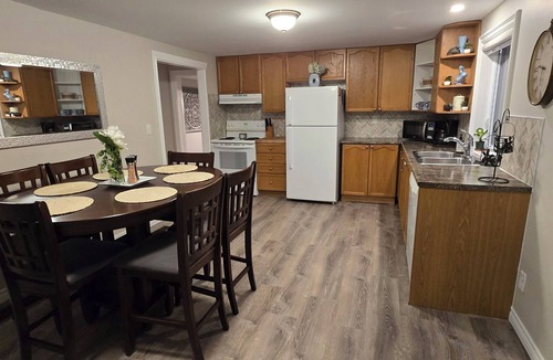 Nipissing Cottage | Cute Creekside Cottage with direct access to Lake Nipissing