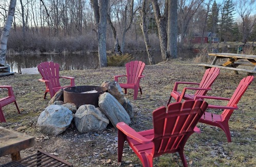 Nipissing Cottage | Cute Creekside Cottage with direct access to Lake Nipissing