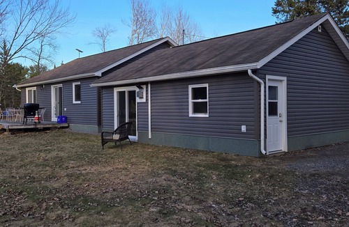 Nipissing Cottage | Cute Creekside Cottage with direct access to Lake Nipissing