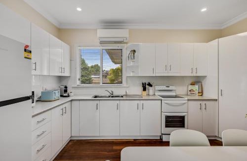 South Toowoomba House | Cute & Cuddly - Somerset Cottage