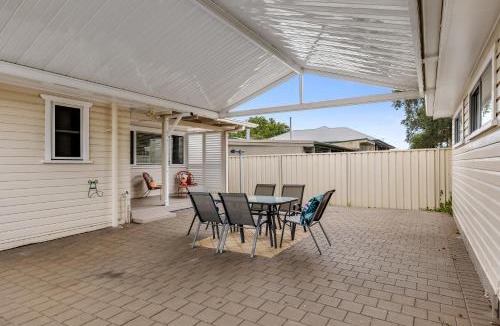 South Toowoomba House | Cute & Cuddly - Somerset Cottage