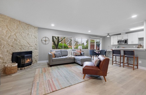 Kent Condo | Cute Delightfully Remodeled Spacious Condo by RedAwning