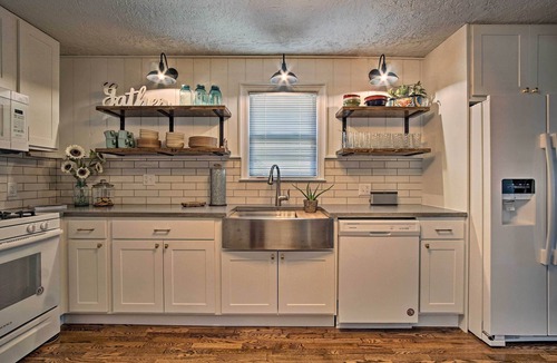 Emporia House | Cute Emporia House - Mins to Downtown & ESU!