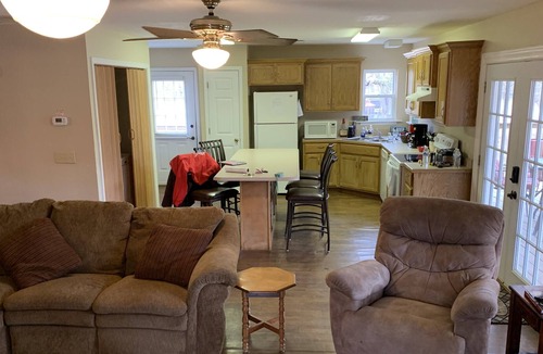Lone Rock House | Cute House w/Deck Overlooking White River