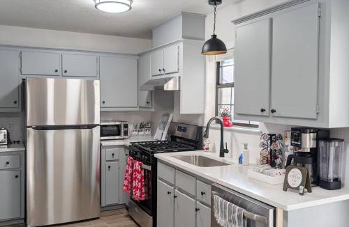 College Hills Estates House | Cute house walking distance to campus