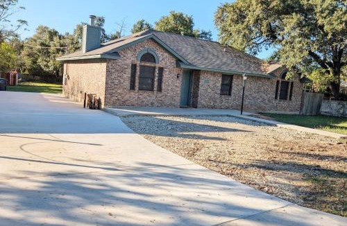College Hills Estates House | Cute house walking distance to campus