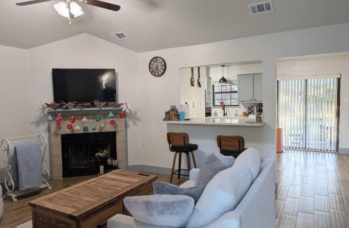 College Hills Estates House | Cute house walking distance to campus