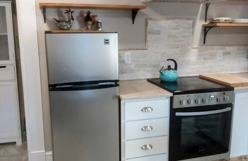 Auburn Apartment | Cute Intown suite