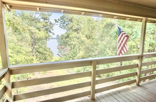 Eatonton Cottage | Cute Lake Front Cottage