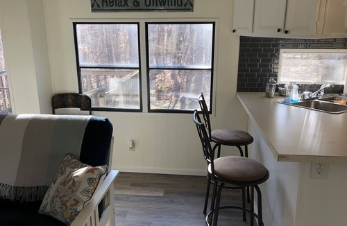 Bullock Cottage | Cute Lakefront Cottage