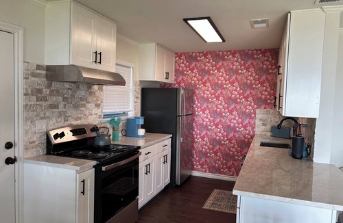 Gun Barrel City House | Cute Lakefront Cabin with Beautiful Sunsets in charming Gun Barrel City