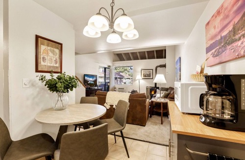 South Lake Tahoe Villa | Cute Lakeland Condo Close to Beach & Heavenly Ski