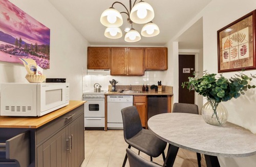 South Lake Tahoe Villa | Cute Lakeland Condo Close to Beach & Heavenly Ski
