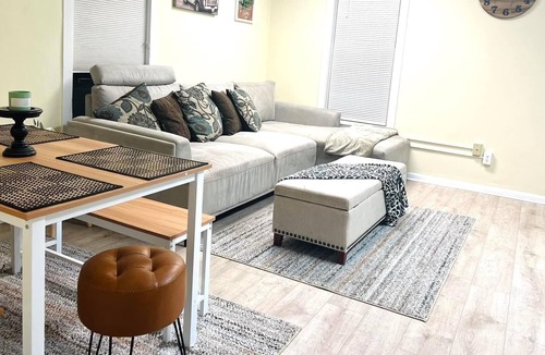 Lander House | Cute Lil House