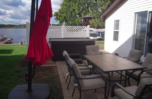 Pinckney House | Cute little cottage by Little Portage Lake, Portage Chain of Lakes, Pinckney Mi.