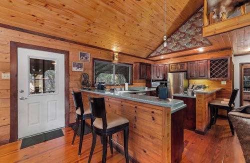 Morgan House | Cute log cabin in The Canyons near Lake Whitney