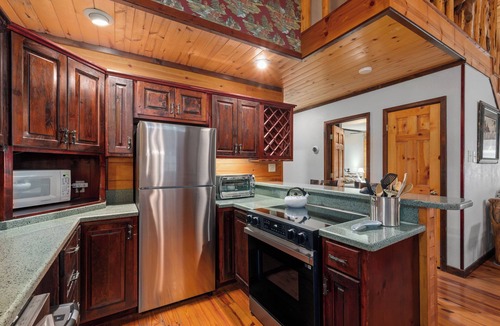 Morgan House | Cute log cabin in The Canyons near Lake Whitney