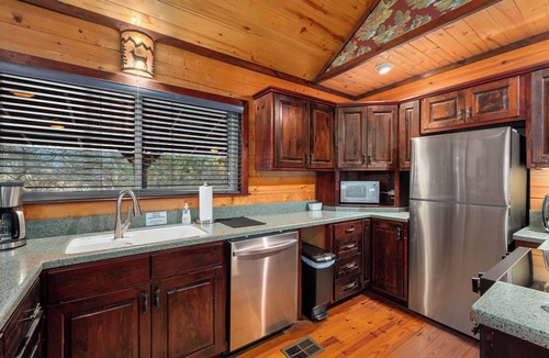 Morgan House | Cute log cabin in The Canyons near Lake Whitney