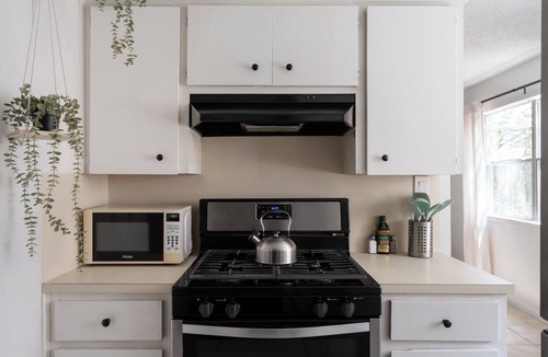 Waters Park House | Cute n' Cozy Retreat in Central Austin