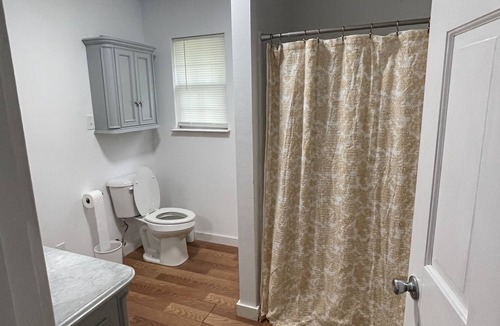 Cooper House | Cute, one-bedroom located 1 block from Charleston Sky wedding venue