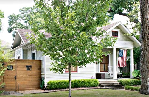 Greater Heights Apartment | Cute quiet studio - near downtown- pool and spa
