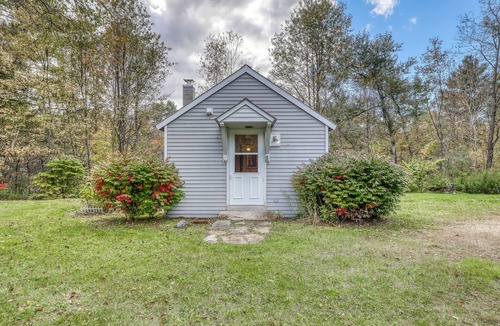 Weston House | Cute Riverfront Home w/Free WiFi, Washer/Dryer, & Private Deck - Close to Okemo