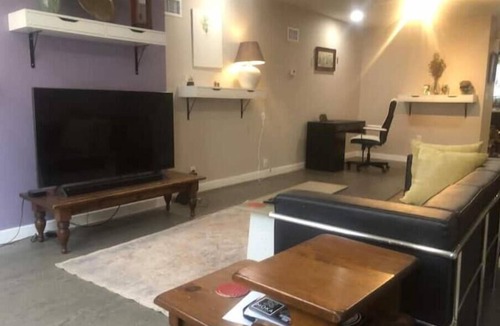 Newbold House | Cute South Philly row house