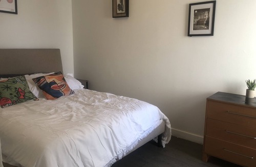 Newbold House | Cute South Philly row house