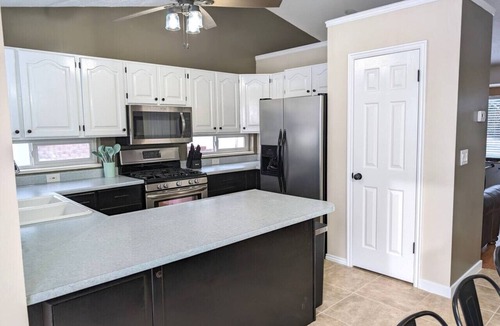 Layton House | Cute Spacious Home 3 BR