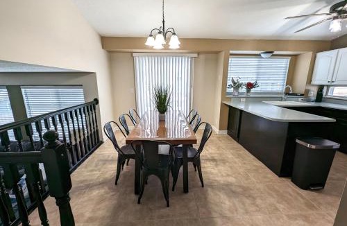 Layton House | Cute Spacious Home