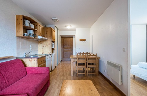 Giez Apartment | Cute studio apartment, sleeps 4, mountain view