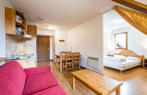 Giez Apartment | Cute studio apartment, sleeps 4, mountain view