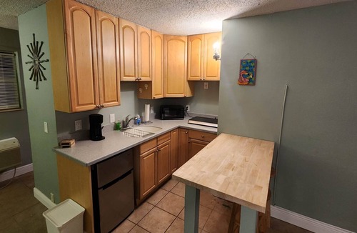 Bostwick Park Condo | Cute studio on beach