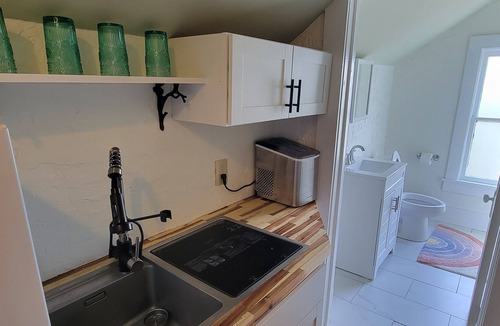 Downtown Apartment | Cute Sun filled Private Apartment