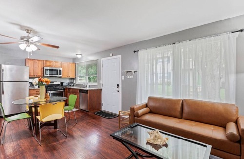 Barnhart Villa | Cute town house with fenced backyard