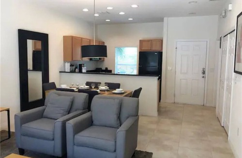 Sunset Lakes House | Cute townhome in Encantada Resort near Disney!.