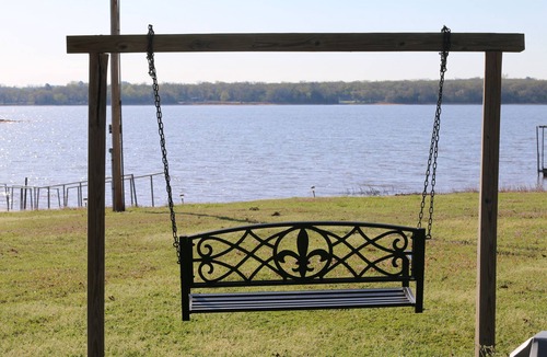 Shawnee House | Cute Twin Lakes house w/huge deck,beach,ramp&dock, sleeps10- only 30 min to OKC