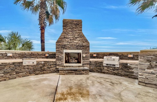 Orange Beach Condo | Cute/updated efficiency condo/Gulf front building/NO BALCONY OR VIEW/FREE CHAIRS