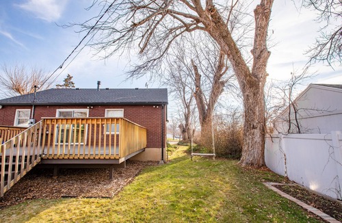 Bountiful House | Cute Updated Red Brick Basement Cottage